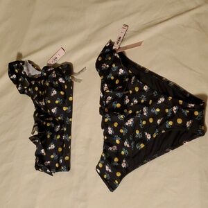 Brand new victoria secrete bikinis swim set